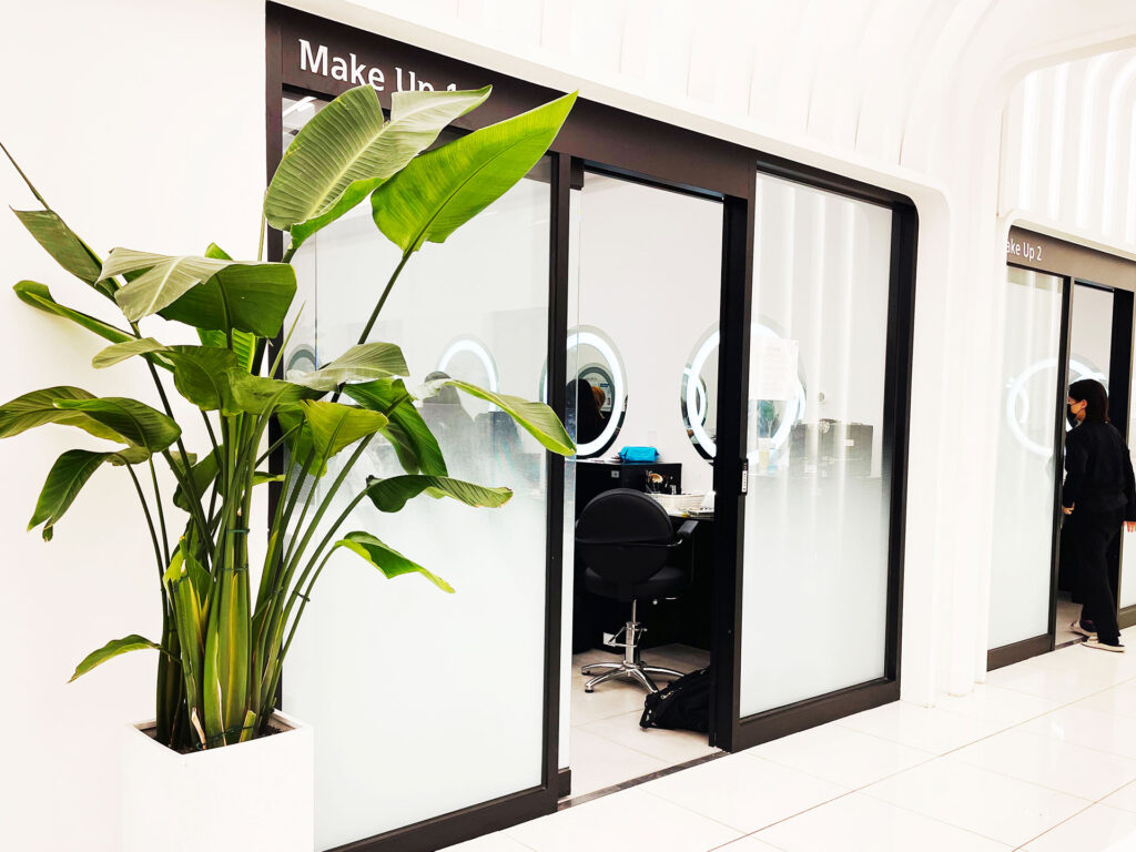 메이크업 실무 교육 장면