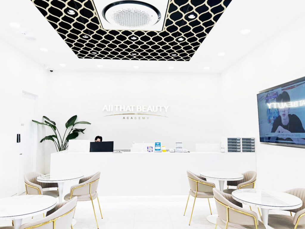 메이크업 학원 상담 장면